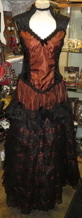 Western kjole. Fås også i helt svart, burgunder og lilla. Str S-XXL kr.2300